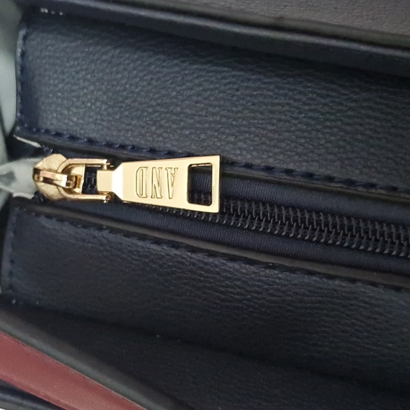 Handbag. - Picture 7 of 12